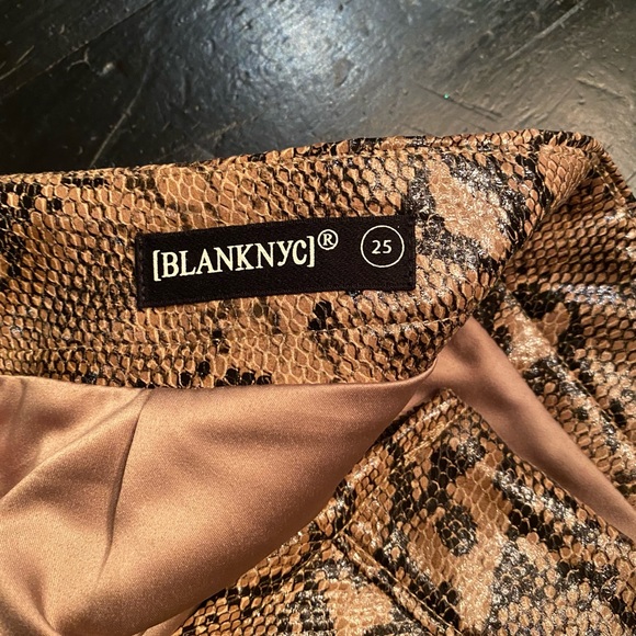 Blank NYC Snake Skin Mini Skirt - Size 25 - Picture 5 of 5